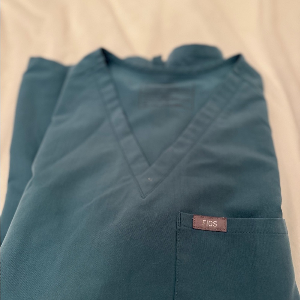 Figs Deep Teal V-Neck Scrub set w joggers